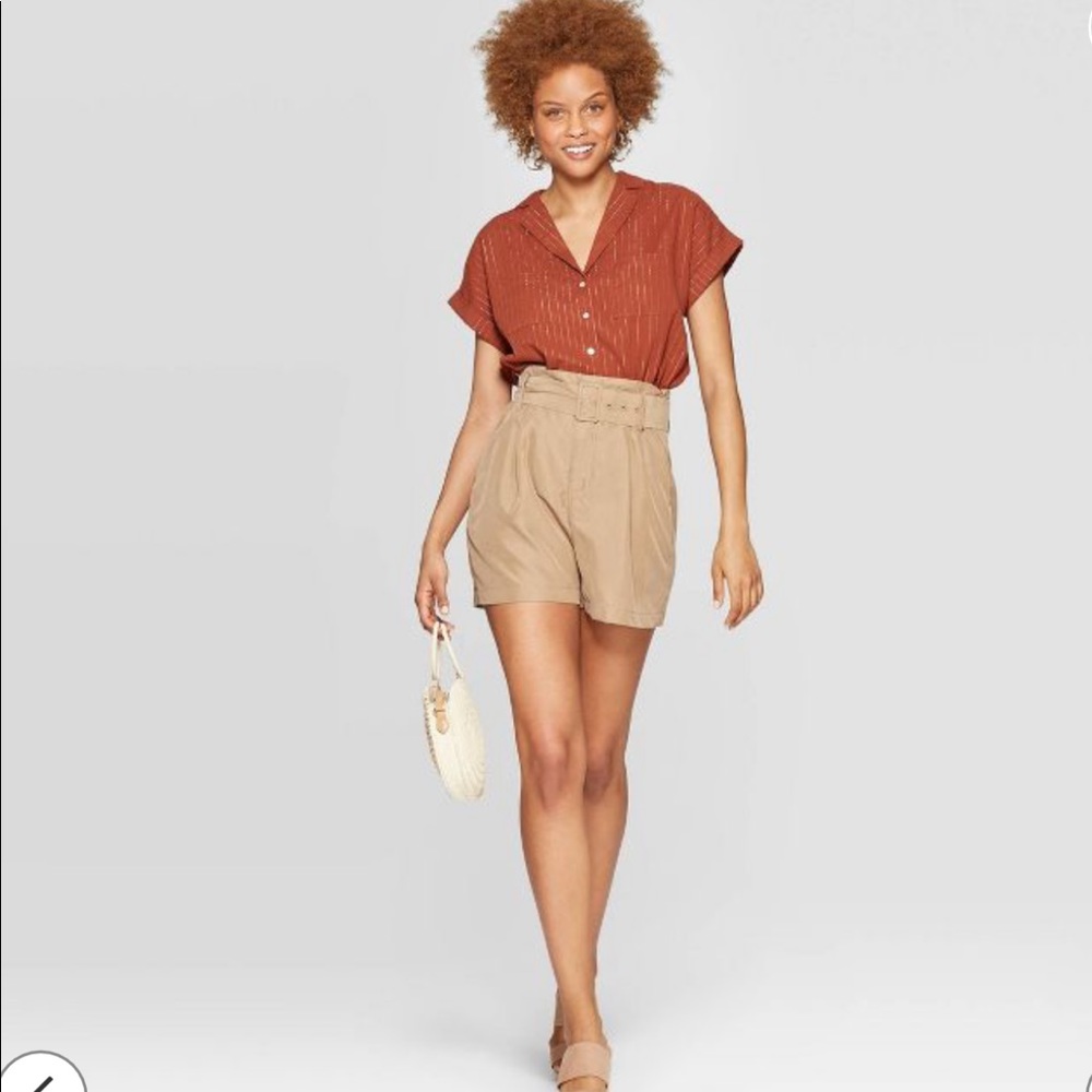 🌟4/25🌟 Regular Fit Mid-Rise Belted Shorts - Picture 1 of 3